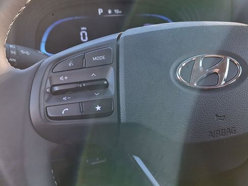 New 2024 Hyundai Venue Limited FWD image 16