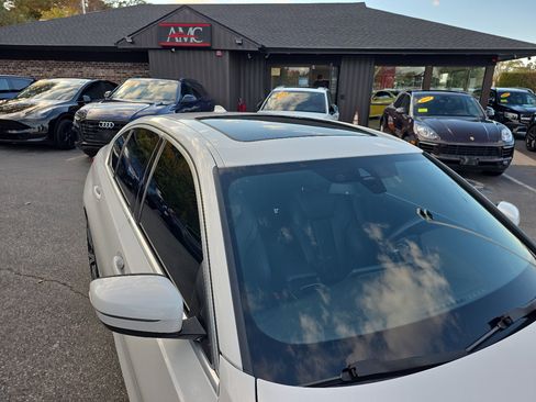 Used 2019 BMW 330i xDrive Sedan w/ Driving Assistance Package image 8