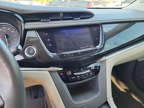 Used 2020 Cadillac XT6 Premium Luxury image 18