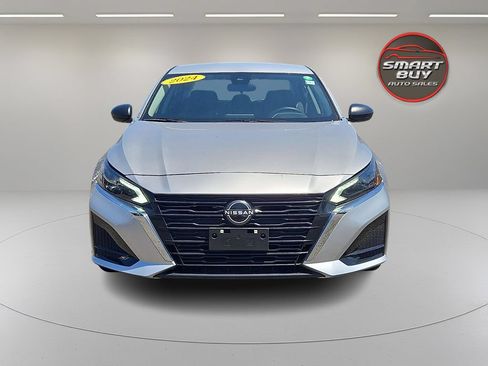 Used 2024 Nissan Altima 2.5 SV FWD image 3
