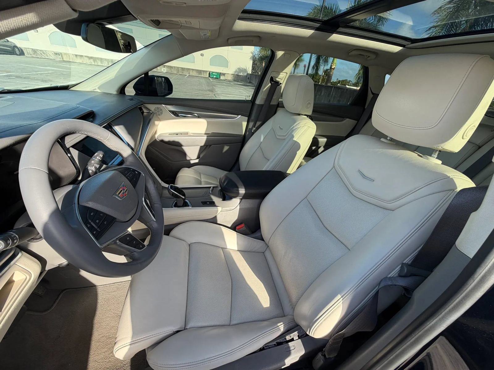 Used 2017 Cadillac XT5 Luxury w/ Driver Awareness Package FWD image 16