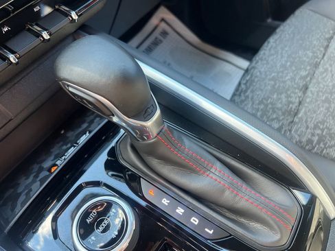 Used 2024 Chevrolet Colorado Z71 w/ Z71 Convenience Package 2 image 25