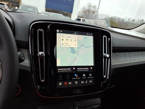 New 2026 Volvo XC40 B5 Plus w/ Climate Package image 19