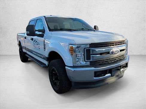 Used 2018 Ford F250 XLT image 3