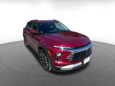 Used 2025 Chevrolet TrailBlazer LT image 3