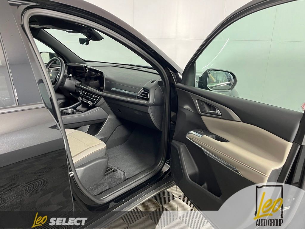 Used 2026 Chevrolet Traverse LT w/ Driver Confidence Package FWD image 15