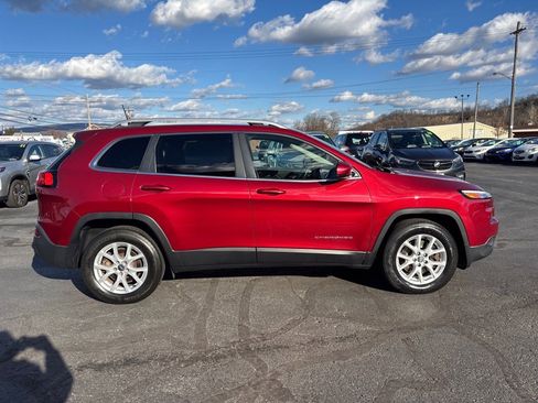 Used 2017 Jeep Cherokee Latitude w/ Comfort/Convenience Group image 8
