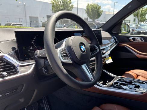 New 2026 BMW X5 xDrive40i w/ M Sport Package AWD/4WD image 17