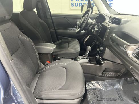 Used 2023 Jeep Renegade Latitude w/ Premium Group AWD/4WD image 24