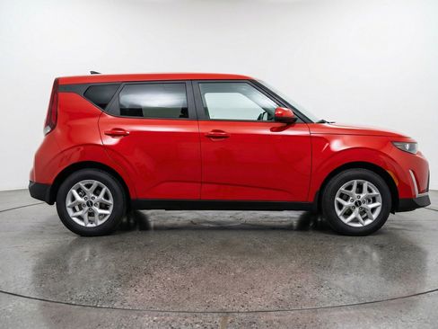 Used 2025 Kia Soul LX w/ LX Technology Package FWD image 11