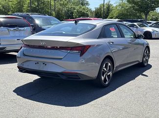 Used 2023 Hyundai Elantra SEL w/ Convenience Package FWD video 2