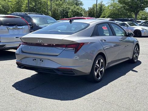 Used 2023 Hyundai Elantra SEL w/ Convenience Package FWD image 2