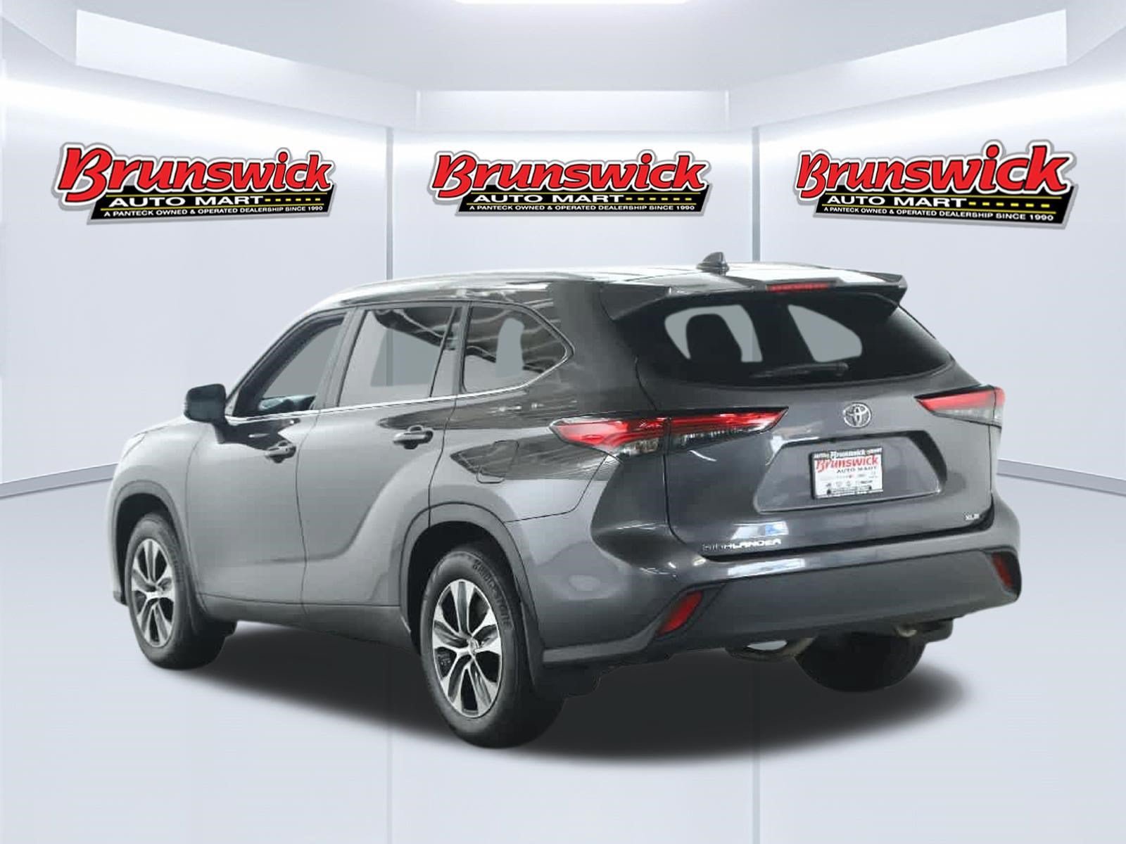 Used 2023 Toyota Highlander XLE FWD image 41