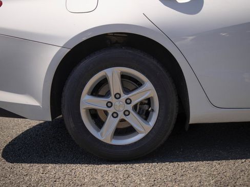 Used 2021 Chevrolet Malibu LS FWD image 23