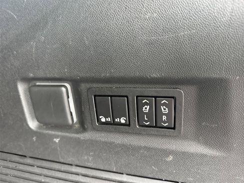 Used 2022 GMC Yukon SLT w/ SLT Premium Package image 19