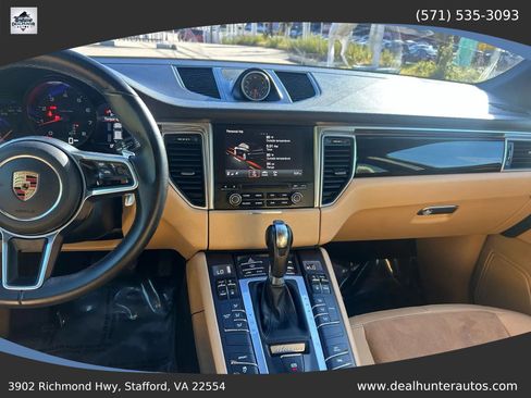 Used 2018 Porsche Macan AWD/4WD image 28