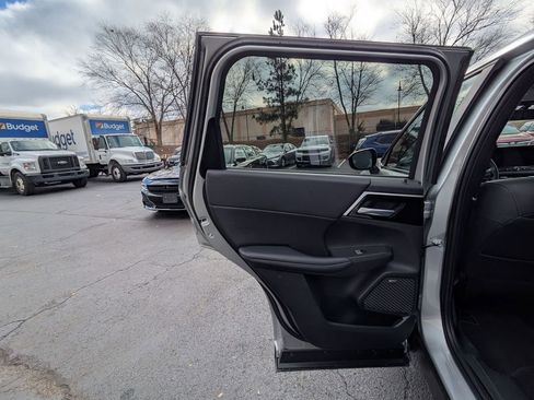 Used 2025 Mitsubishi Outlander SE image 25