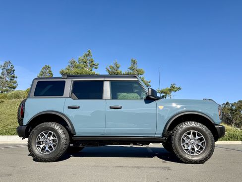 Used 2022 Ford Bronco Badlands image 11