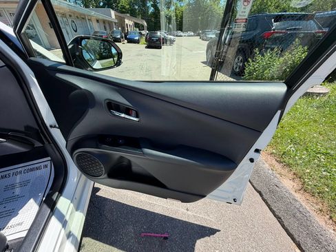 Used 2016 Toyota Prius Three Touring FWD image 14