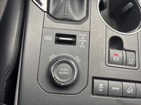 Used 2021 Toyota Highlander XSE image 19