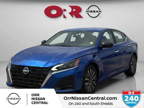 Used 2025 Nissan Altima 2.5 SV FWD image 1