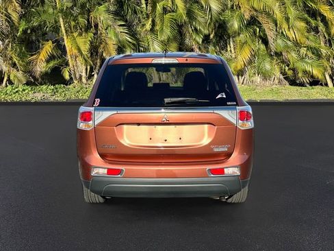 Used 2014 Mitsubishi Outlander SE image 6