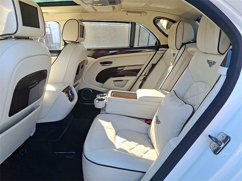 Used 2014 Bentley Mulsanne image 12
