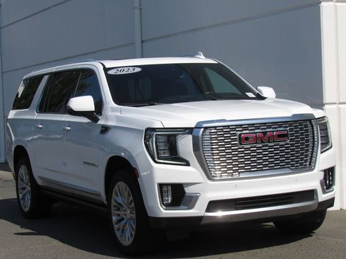 Used 2023 GMC Yukon XL Denali AWD/4WD image 2