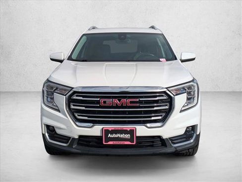 Used 2023 GMC Terrain SLT image 2