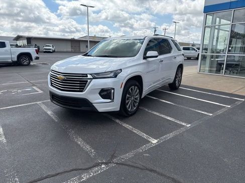 Used 2023 Chevrolet Traverse Premier FWD image 4