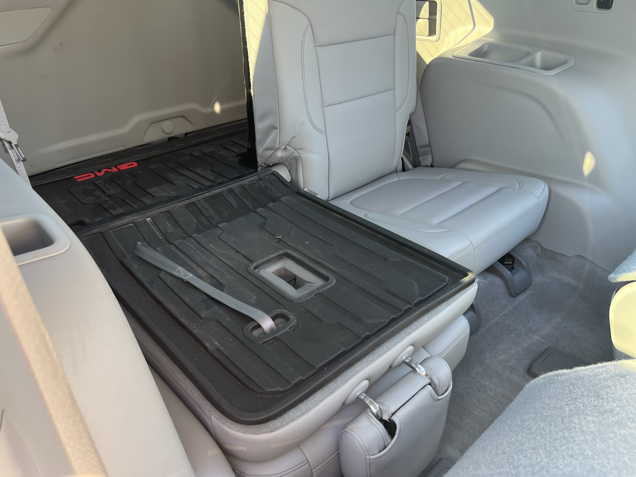 Used 2021 GMC Acadia SLT w/ LPO, Bright Accent Package FWD image 28