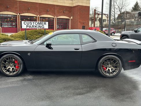 Used 2016 Dodge Challenger SRT Hellcat image 4