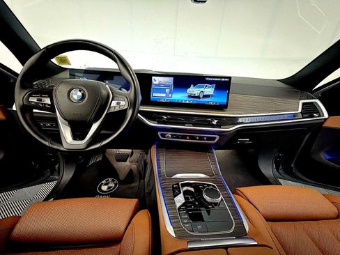 Used 2024 BMW X5 xDrive40i w/ Premium Package AWD/4WD image 12