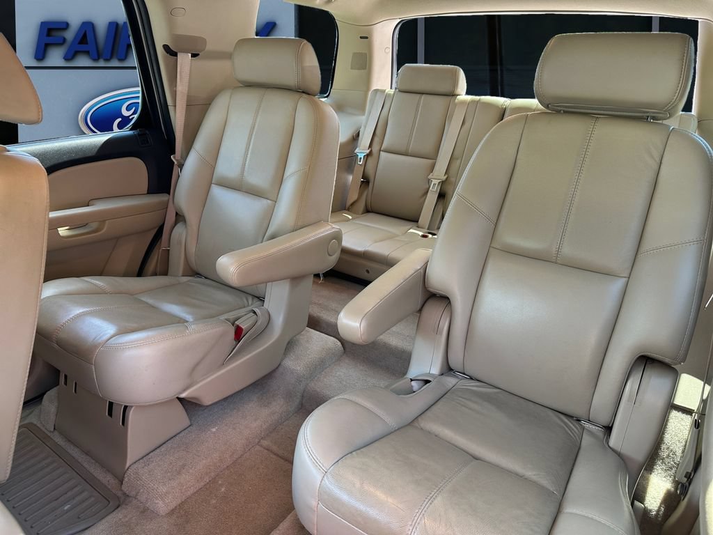 Used 2007 Chevrolet Tahoe LTZ w/ LTZ Preferred Equipment Group RWD image 12