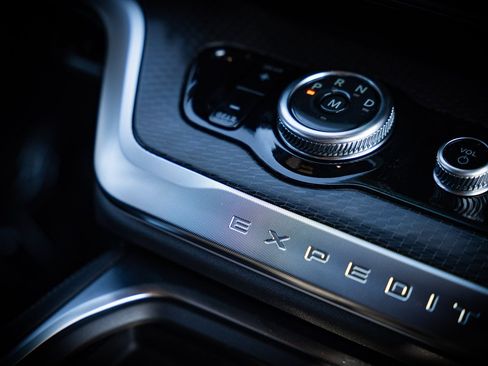 New 2025 Ford Expedition Platinum w/ Stealth Appearance Package image 24