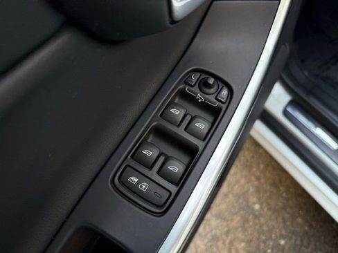 Used 2015 Volvo XC60 T5 Premier w/ Proximity Package image 24