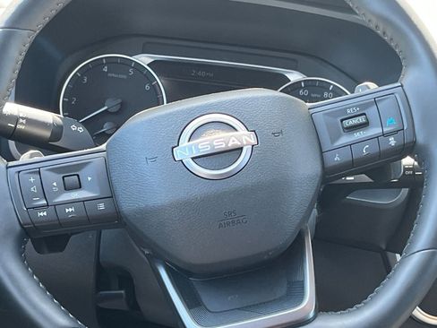 Used 2025 Nissan Rogue SV image 30