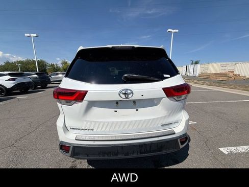 Used 2018 Toyota Highlander Limited w/ Carpet Mat Package (TMS) AWD/4WD image 5