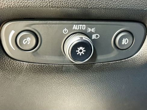 Used 2020 Chevrolet Traverse LT w/ Driver Confidence II Package image 12