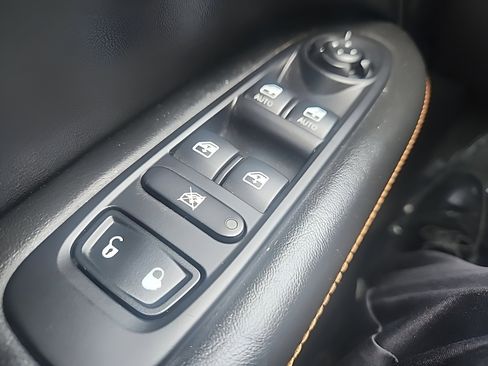 Used 2018 Jeep Compass Limited image 13