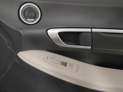 Certified 2025 Hyundai Sonata Limited FWD image 13
