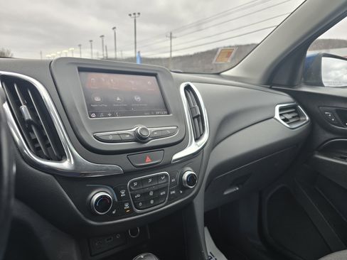 Used 2020 Chevrolet Equinox LT w/ Driver Convenience Package image 24