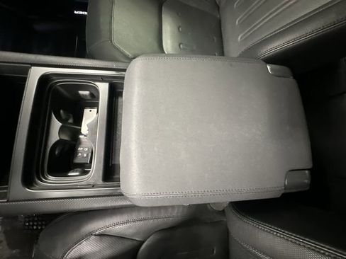 Used 2021 Land Rover Defender 110 X-Dynamic SE AWD/4WD image 23