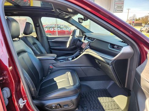 Used 2024 Jeep Grand Cherokee Limited AWD/4WD image 10