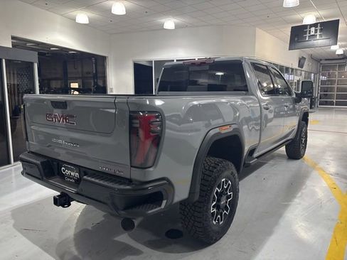 Used 2025 GMC Sierra 2500 AT4X image 8