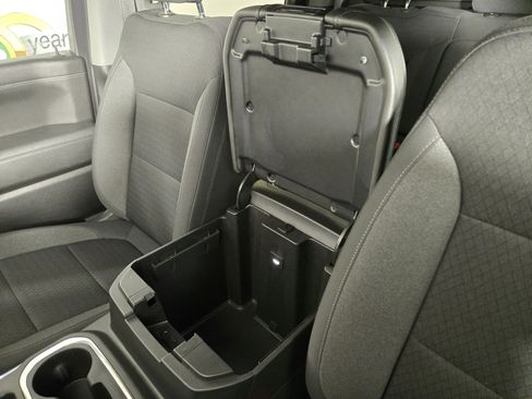 Used 2022 Chevrolet Silverado 1500 LT Trail Boss w/ Convenience Package II image 29