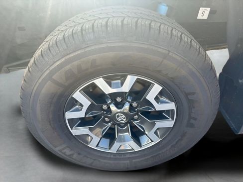 Used 2022 Toyota Tacoma TRD Off-Road image 28
