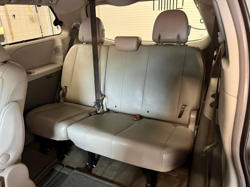 Used 2011 Toyota Sienna XLE image 18
