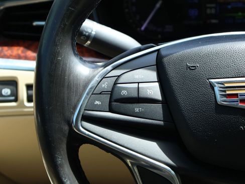 Used 2018 Cadillac XT5 Luxury w/ Driver Awareness Package image 22