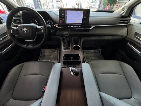 Used 2024 Toyota Sienna XLE w/ XLE Plus Package FWD image 29